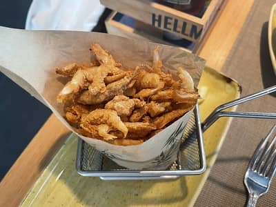 fried shrimp in basket ready to eat