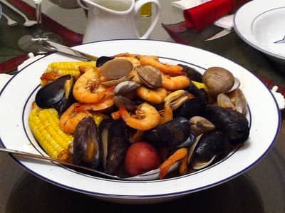 seafood boil with clams